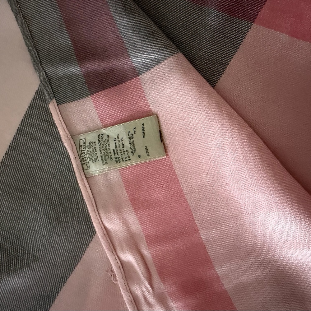 Burberry Wrap Shawl Scarf. - Picture 10 of 16